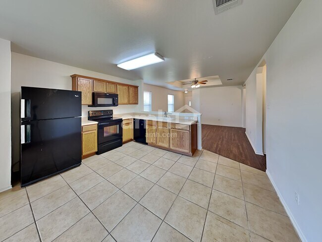 Foto del edificio - 100 Meadow Lark Ln