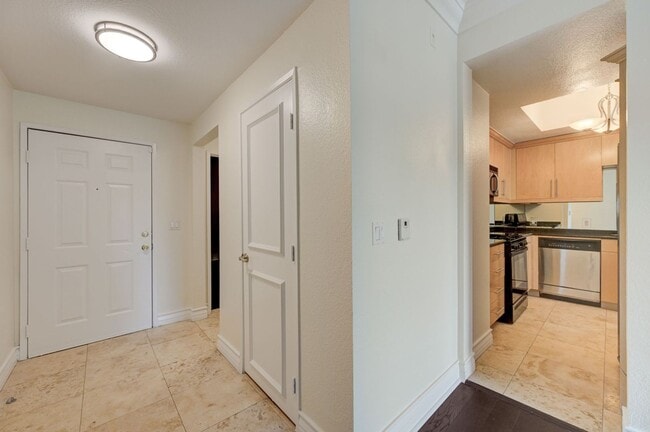 Building Photo - 270 E Flamingo Rd