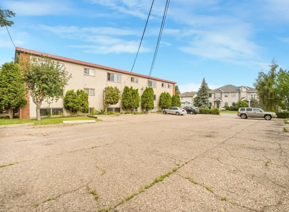 Building Photo - 9725-9130 130 Ave NW