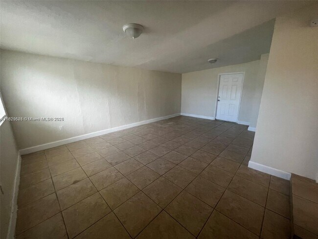 Foto del edificio - 3350 SW 37th St