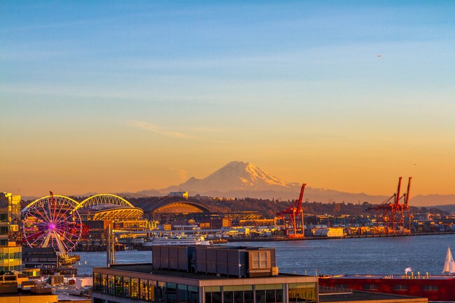 Rainier view from balcony - 2607 Western Ave