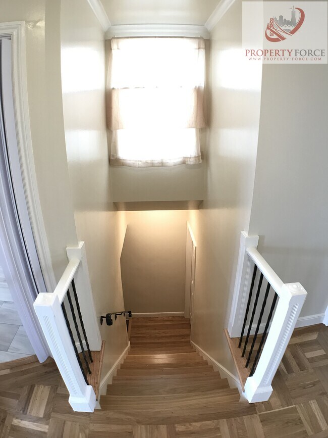 Building Photo - 262 Ramsell St