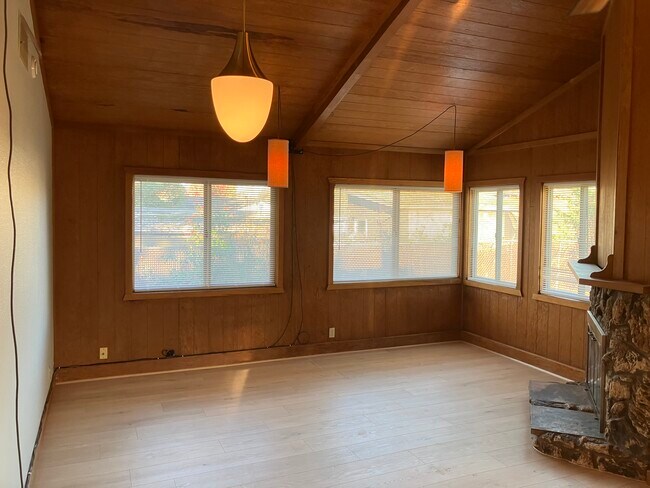 Sala de estar - 2094 1/2 Arthur St