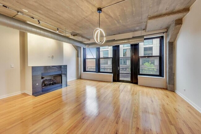 Foto del edificio - 1150 W 15th St