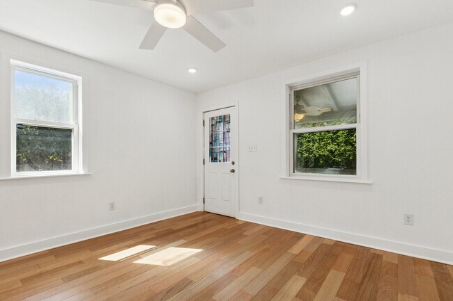 Sala de estar - 155 Sheldon Ln