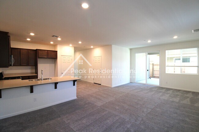 Foto del edificio - 3 br, 2.5 bath House - 5400 Honker Ct