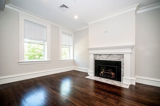 Building Photo - GORGEOUS BROOKLINE 4 BED/2 BATH IN COOLIDGE CORNER WITH CENTRAL AIR, LAUNDRY, PARKING