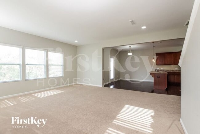 Building Photo - 3643 Creekside Dr