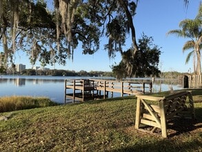 Building Photo - 320 Lakeview St