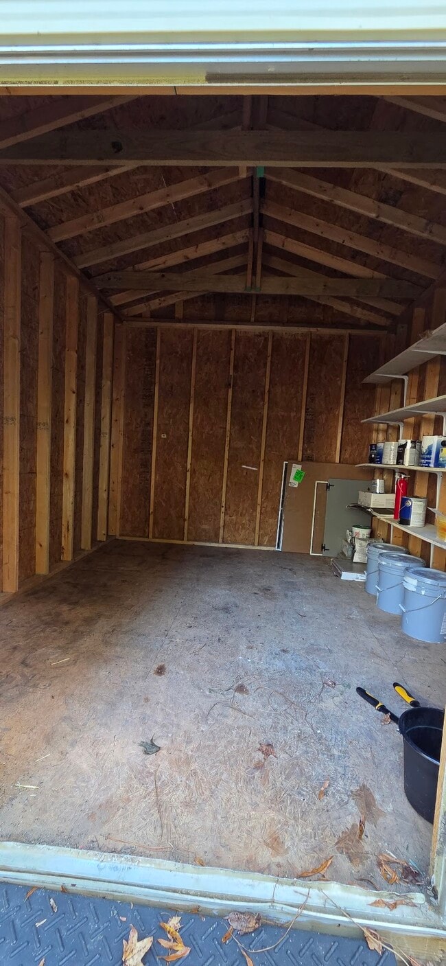 Building Photo - 135 Windsor Cir