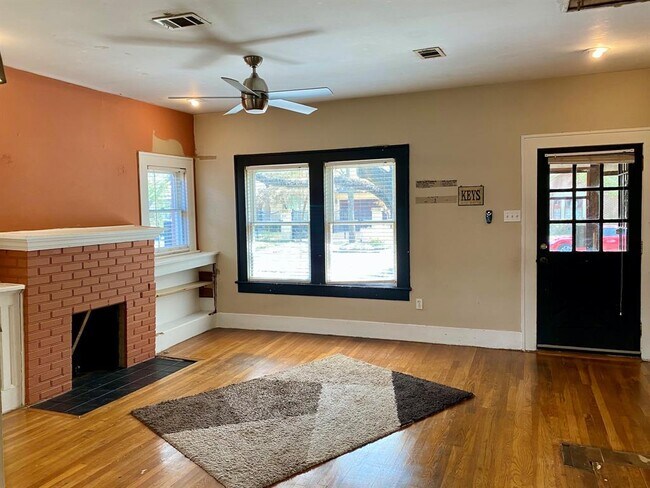 Building Photo - 714 Peden St