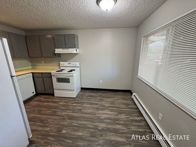 Building Photo - ***REST OF THE MONTH RENT FREE***