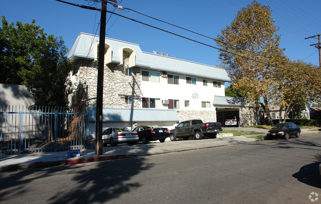 Building Photo - 601 E Acacia Ave