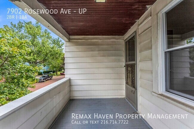 Foto del edificio - 7902 Rosewood Ave