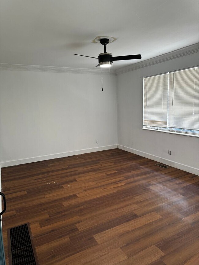 Foto del edificio - 3 Bedroom Single Family Home in Pleasant G...