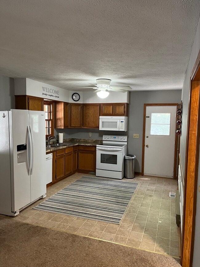Building Photo - 316 Lakewood Dr