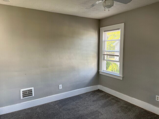 Building Photo - 375 Genessee St