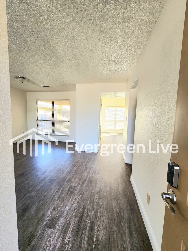 Building Photo - 2143 Santa Clara Ct