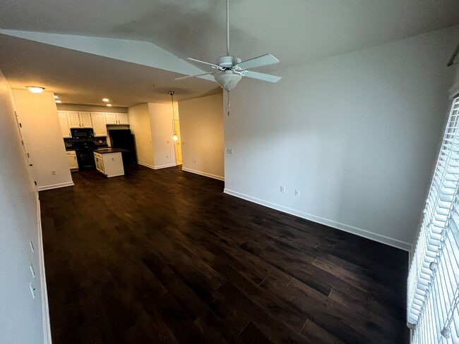 Building Photo - Greensboro 2 Bedroom, 2 Bathroom Condo