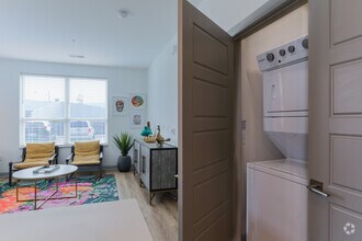 1BR, 1BA - Bellows - The Rise