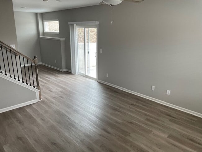 Building Photo - 811 Pampas St