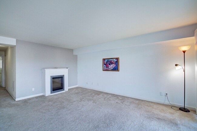 Foto del edificio - 2bd/1.75ba Bellevue Condo