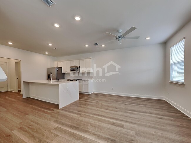Building Photo - 108 Slice Dr