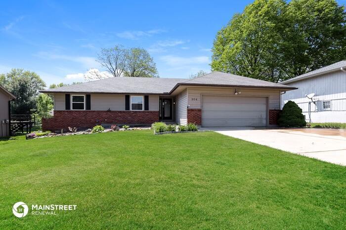 Foto principal - 304 N HUNTSMAN BLVD, RAYMORE, MO 64083