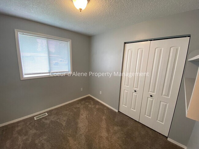 Foto del edificio - 3 bed house on corner lot in Post Falls!