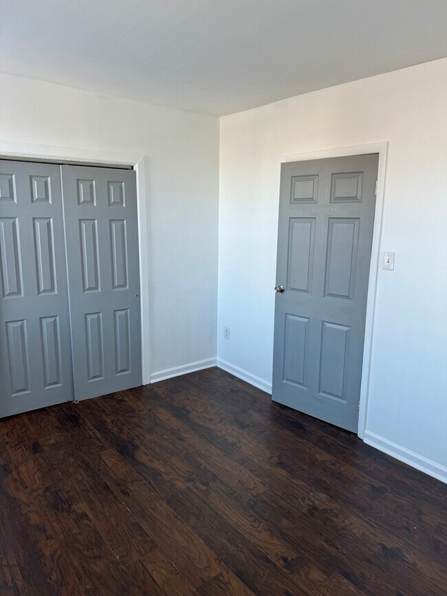 Foto del edificio - 424 E Girard Ave