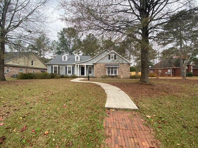 Building Photo - Perfection in Perry! This cottage style ho...