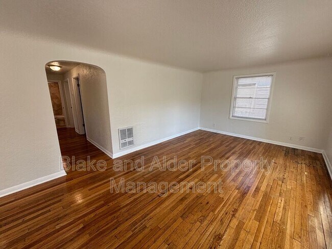 Building Photo - 656 Breys Ave NE