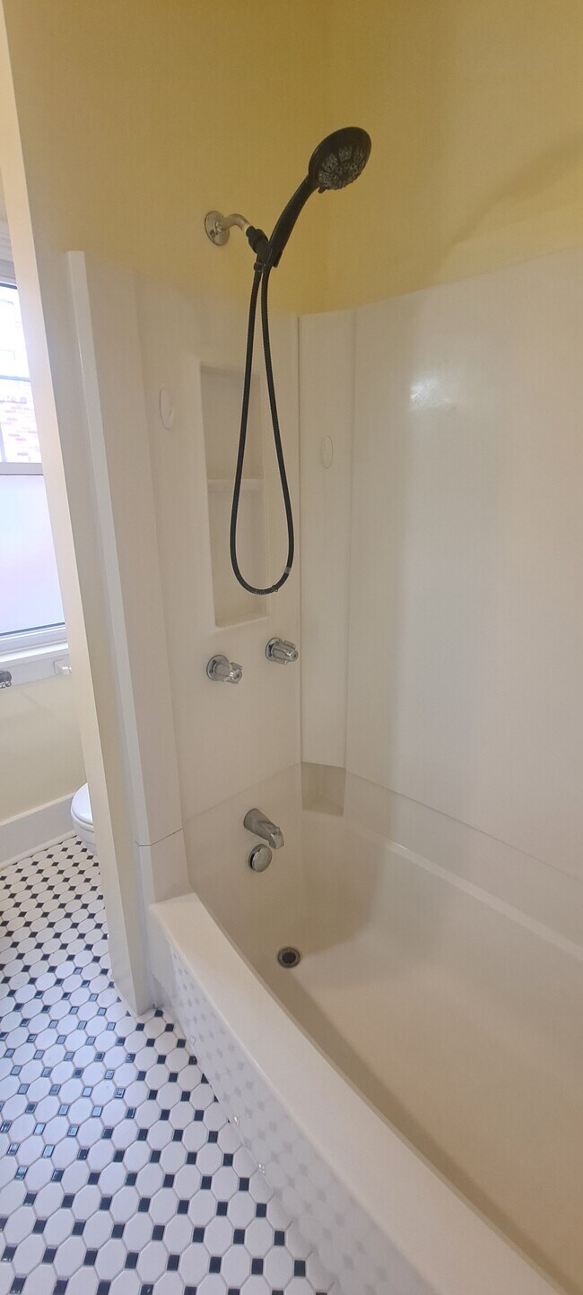 baño completo - 182 North Ave