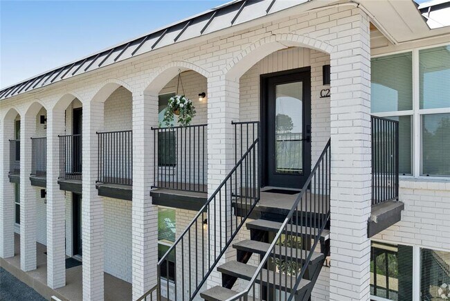 Building Photo - 5911 Sheridan Ave