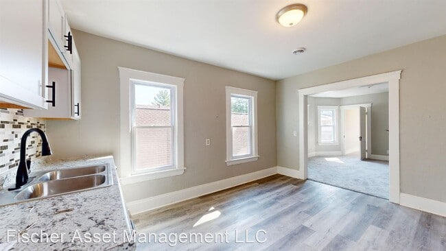 Building Photo - 2 br, 1 bath Apartment - 7910 Brinsmade Av...