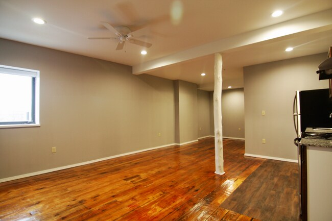 Foto del edificio - 1306 E 11th St