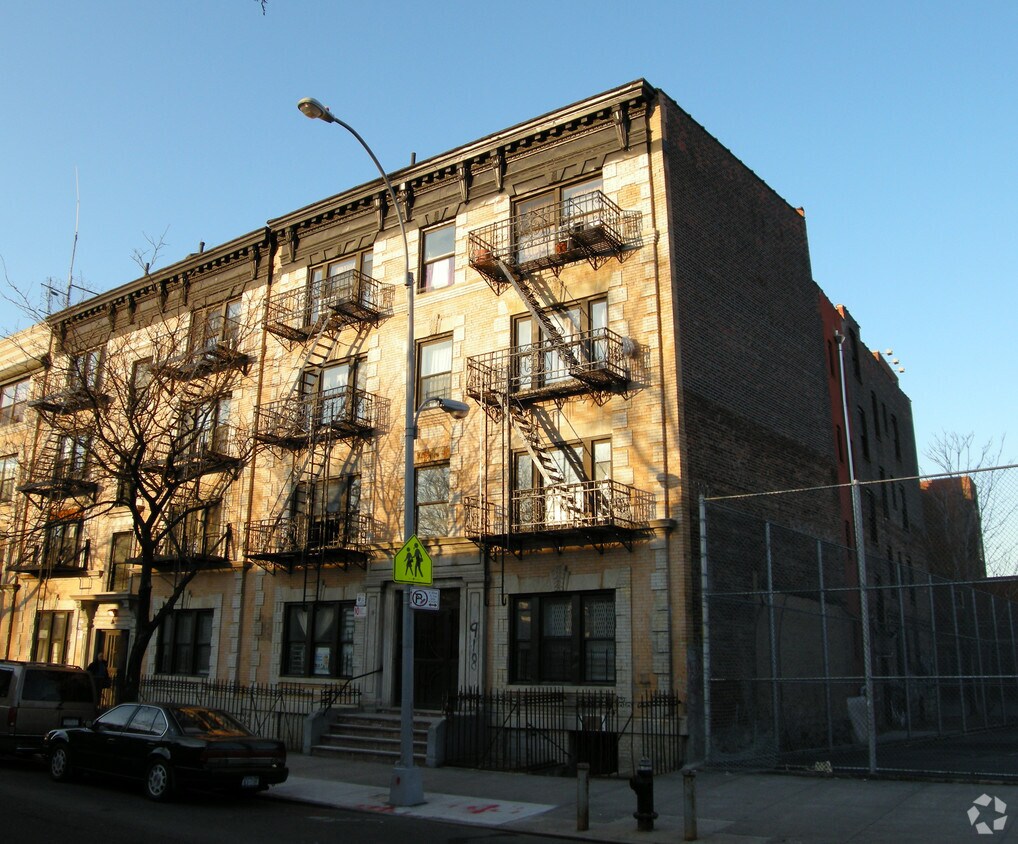 Primary Photo - 918 Leggett Ave