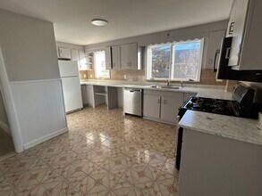 Building Photo - 21 Carney St