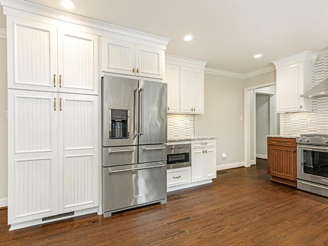 Building Photo - Perfect location right off of Lawyers rd!