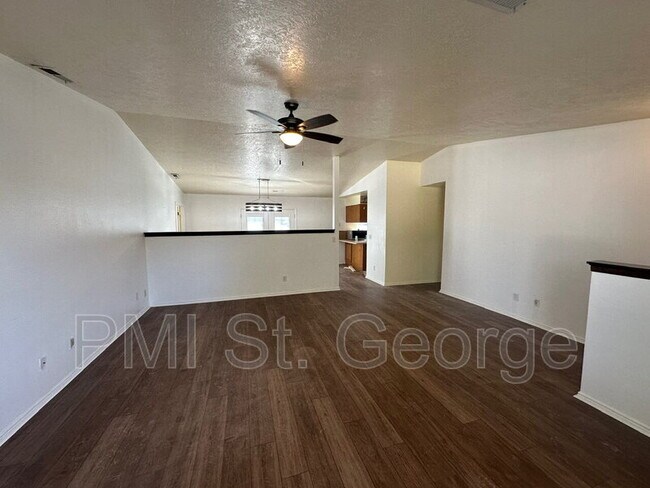 Foto del edificio - 3059 Bayberry Cir