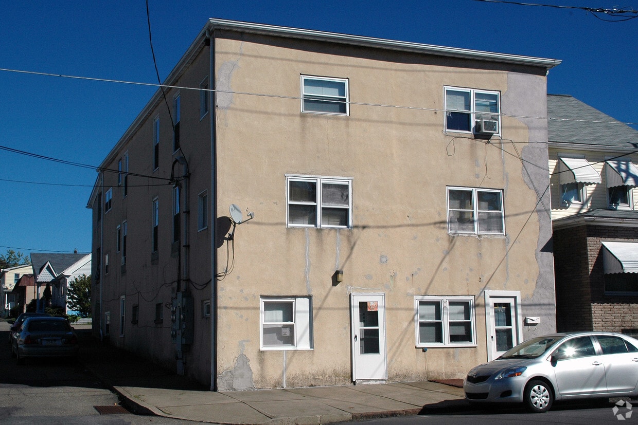 839 N Alter St, Hazleton, PA 18201 Apartments in Hazleton, PA