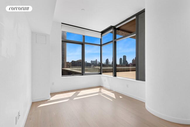 Building Photo - 3 Ct Square W