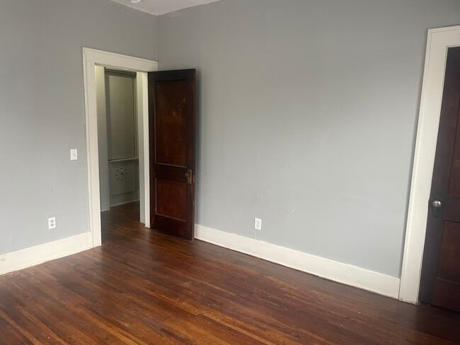 Foto del edificio - 223 S Phoenix Ave