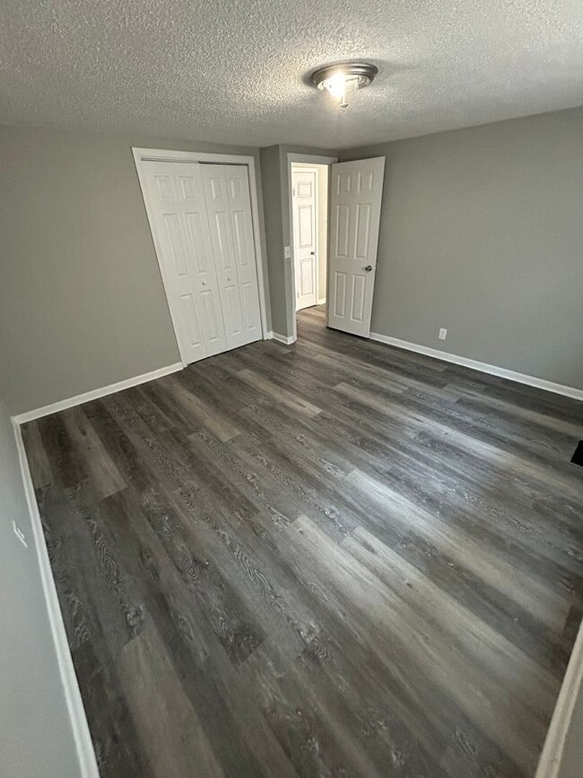 Building Photo - Carrollton City Apartment!