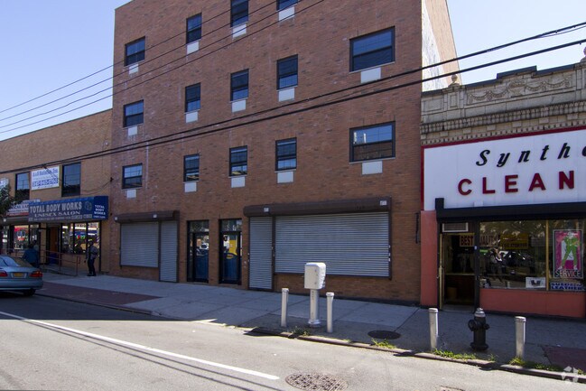 Building Photo - 3864-3866 White Plains Rd