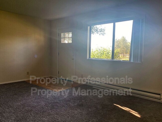 Building Photo - 1334 E 7th St