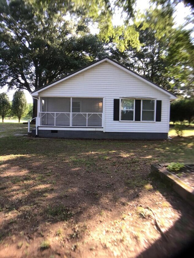 Primary Photo - 610 Cemetery Rd