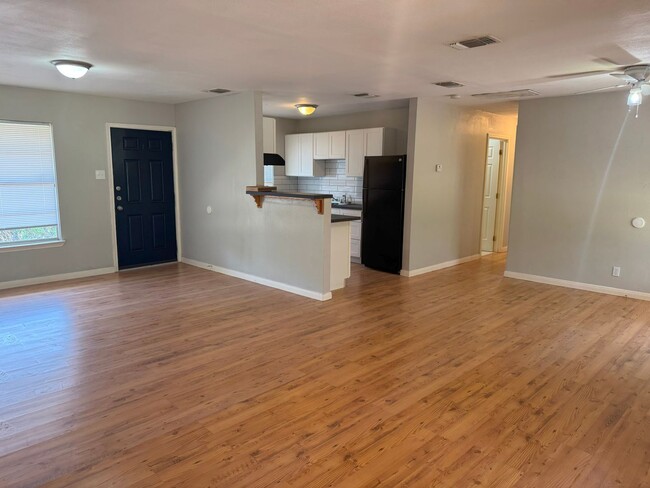 Foto del edificio - 5810 Timberrock Dr