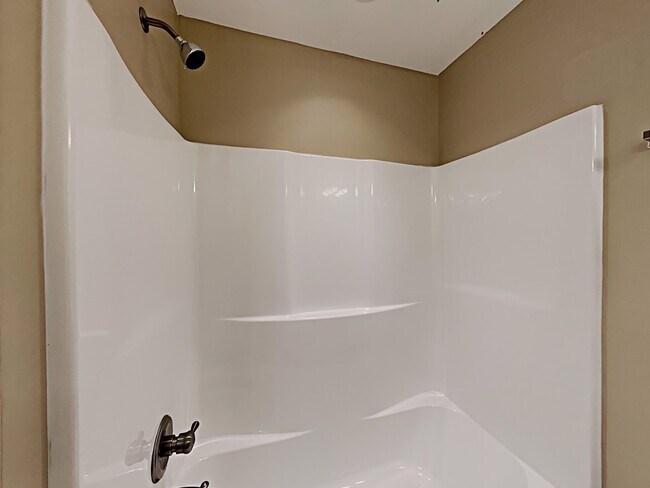 Building Photo - 329 Braxton Dr