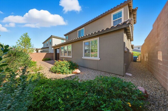 Foto del edificio - Luxury Living in Gated Alta Fiore – Lake Las Vegas Retreat with Primary Suite Downstairs